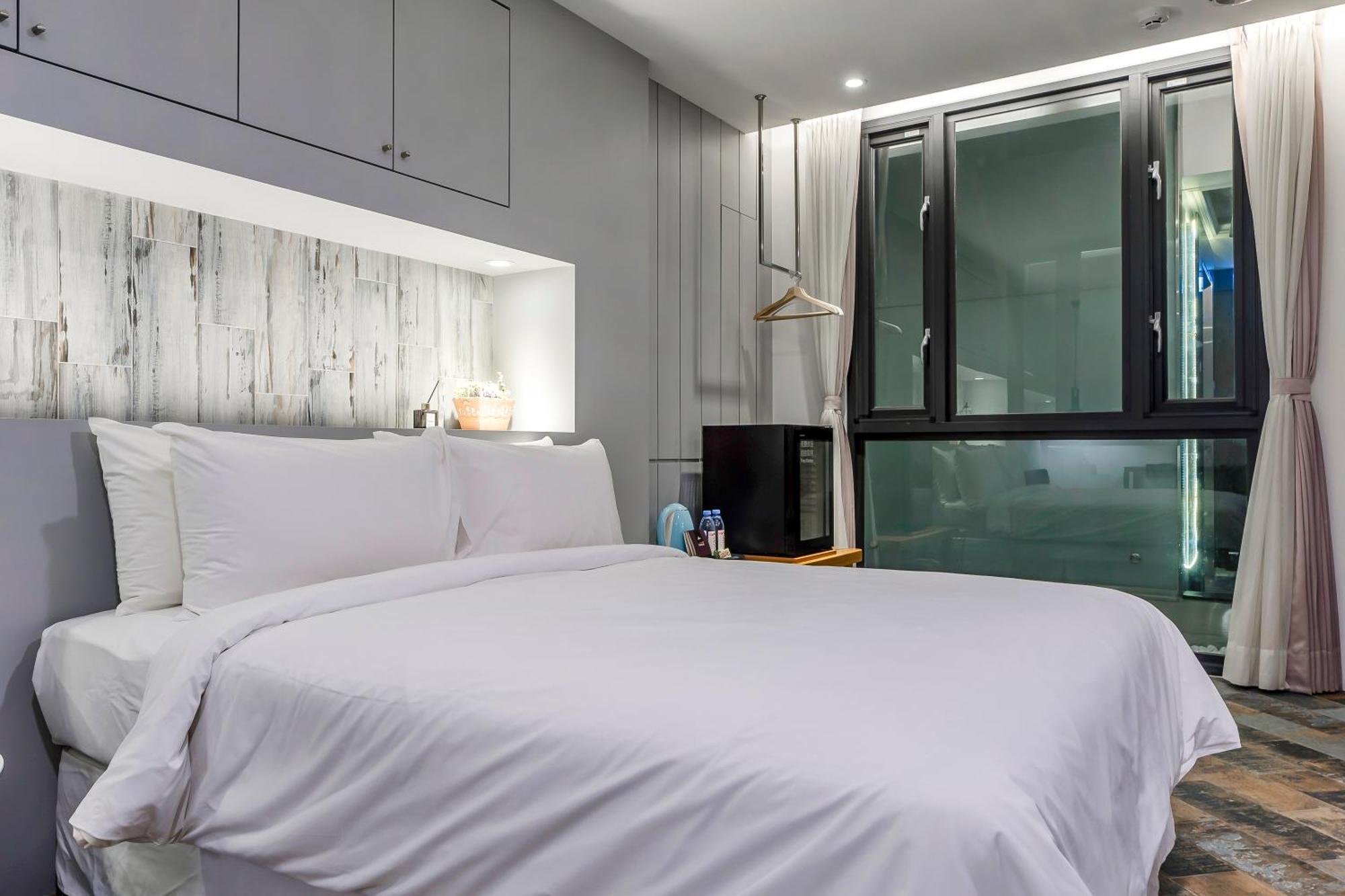 Han Yan Design Hotel Юйчи Экстерьер фото